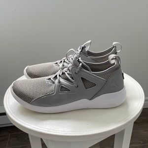 Reebok sneakers trainers women gym workout size 9.5 light grey gray